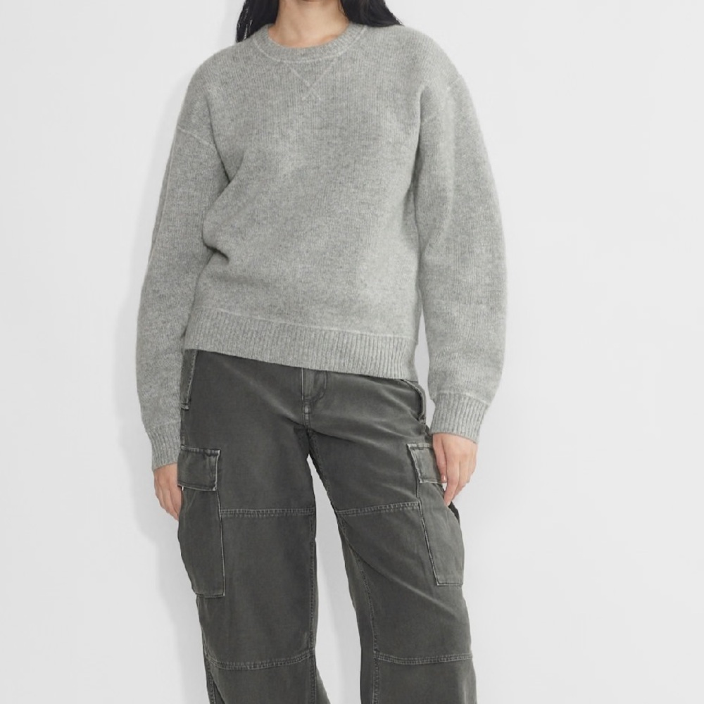 Aritzia wool sweater. Worn lightly. Small pilling. Og. $128
